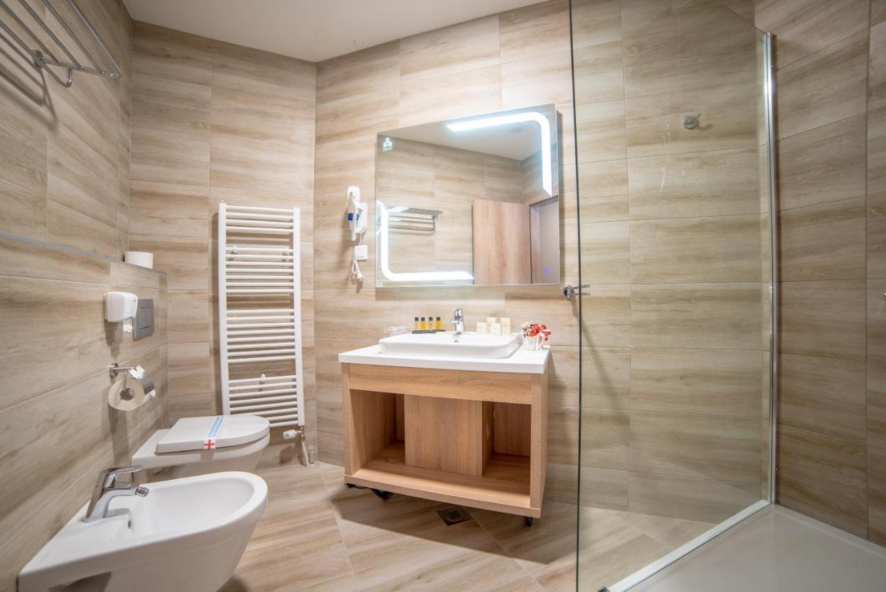 Hotel Soni Lux Tuzla Eksteriør billede